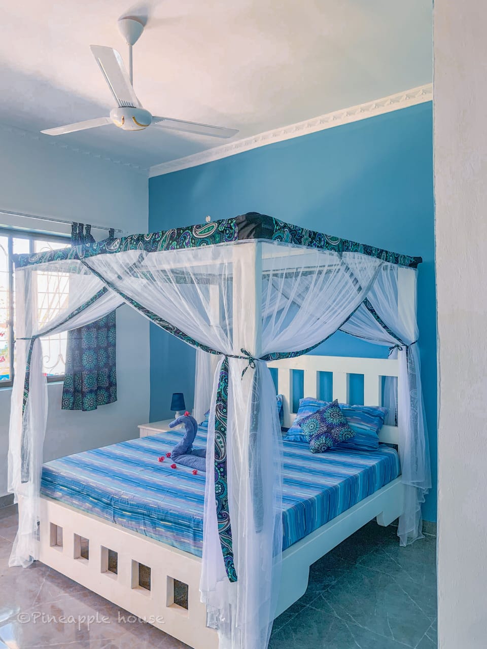 Desk, free WiFi, bed sheets
