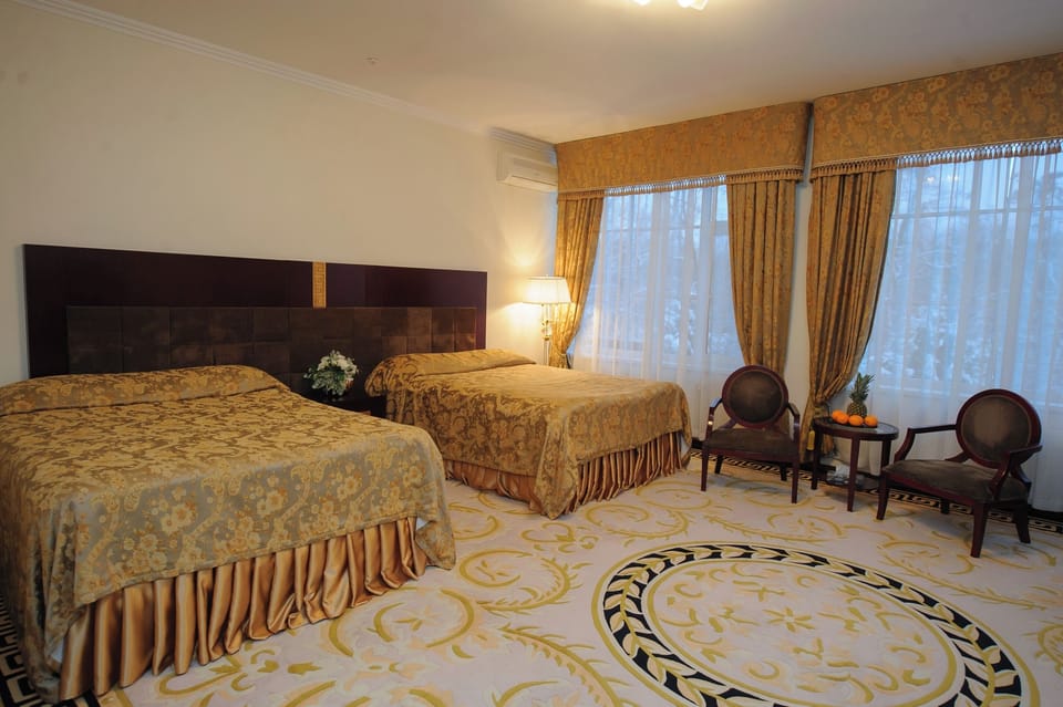 Family Suite | Hypo-allergenic bedding, desk, laptop workspace, soundproofing
