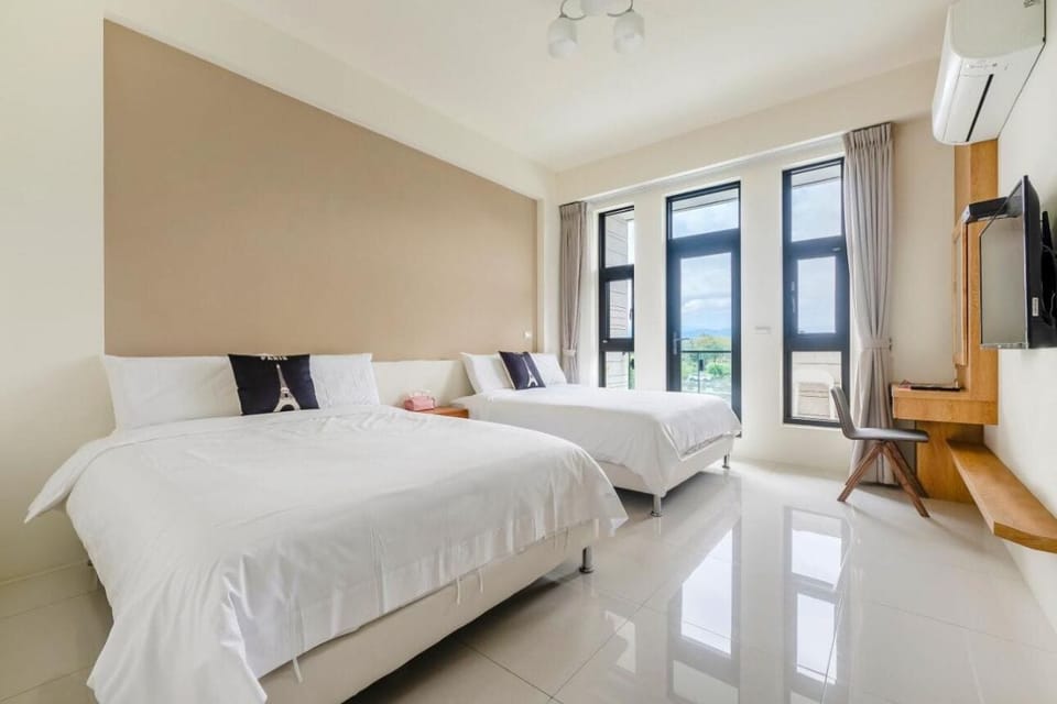 House | Blackout drapes, free WiFi, bed sheets