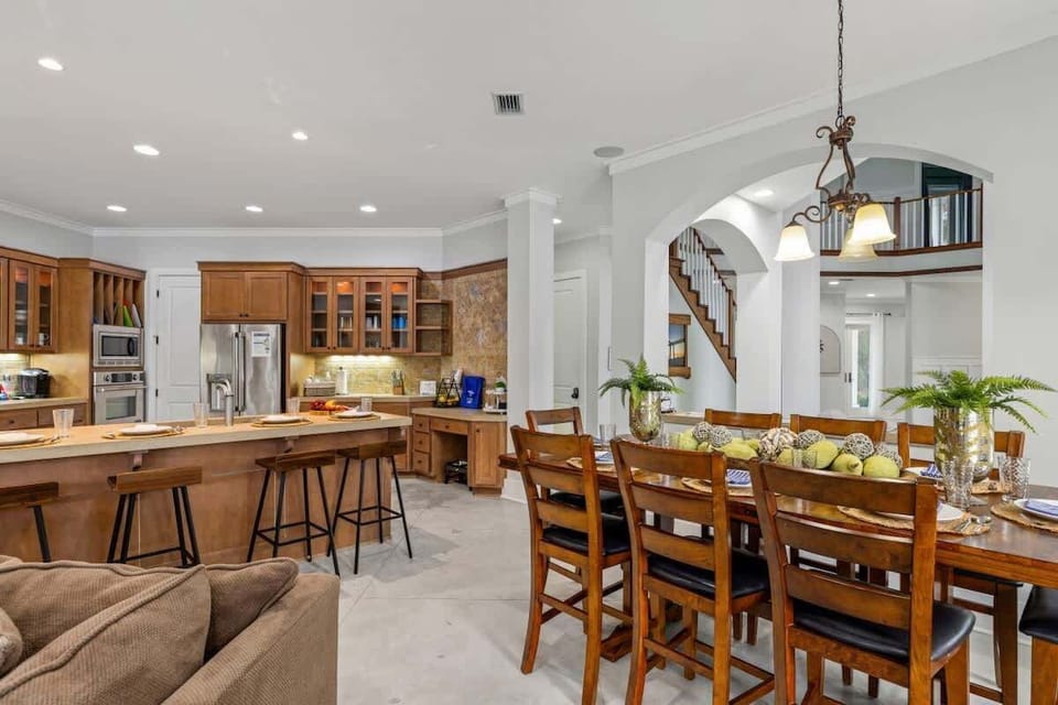 Kitchen and dining area (first floor)
