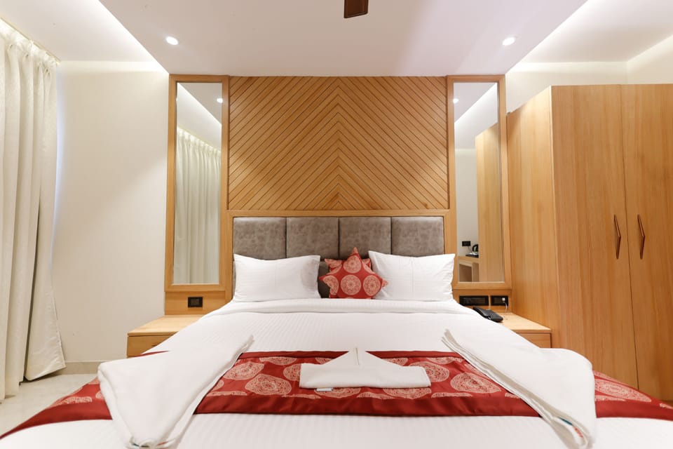 Suite | Egyptian cotton sheets, premium bedding, down comforters