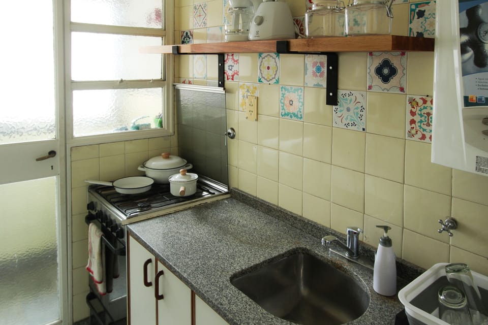 City Apartment | Private kitchen | Fridge, microwave, oven, stovetop