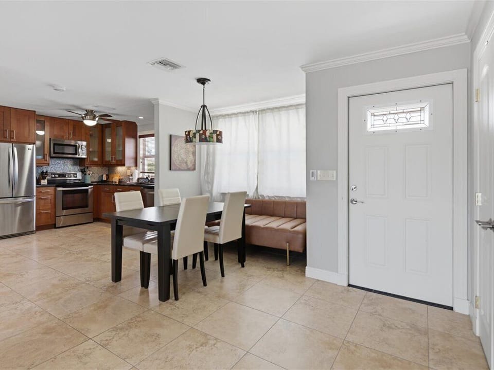 Kitchen & Dining Area
