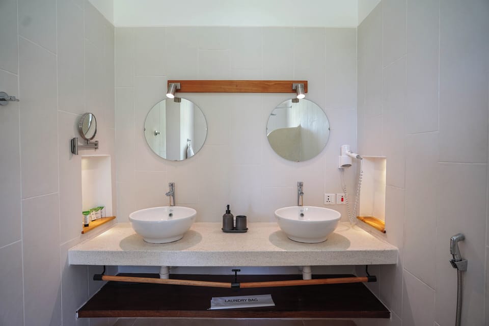 Standard Double Room | Bathroom sink