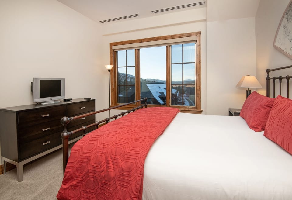 Condo, 3 Bedrooms | 3 bedrooms, WiFi (free)