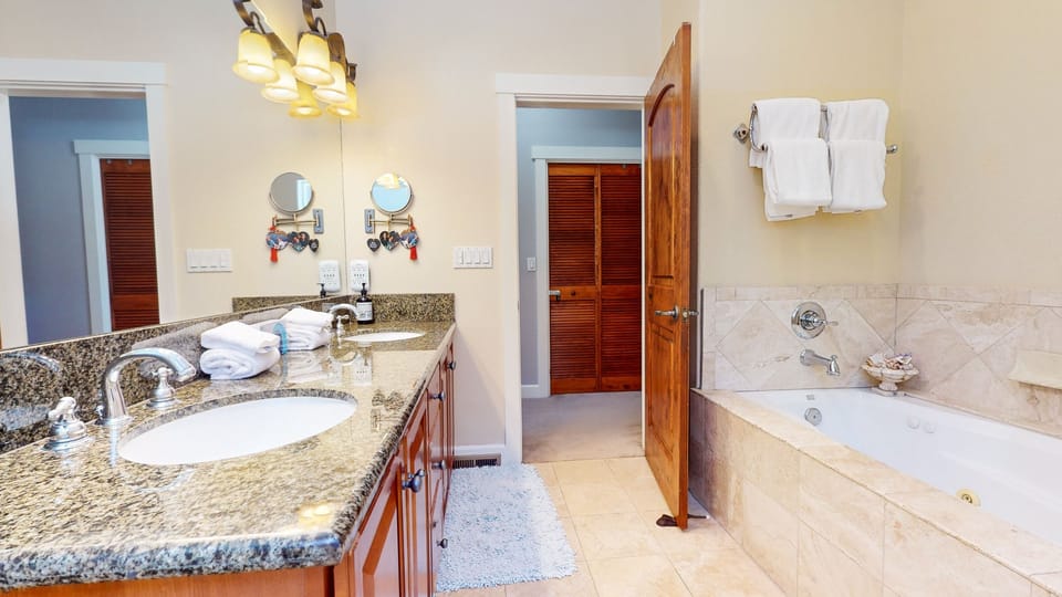Mammoth Gateway Village #6 3 Bedroom Condo by RedAwning Apartment in Mammoth Lakes
