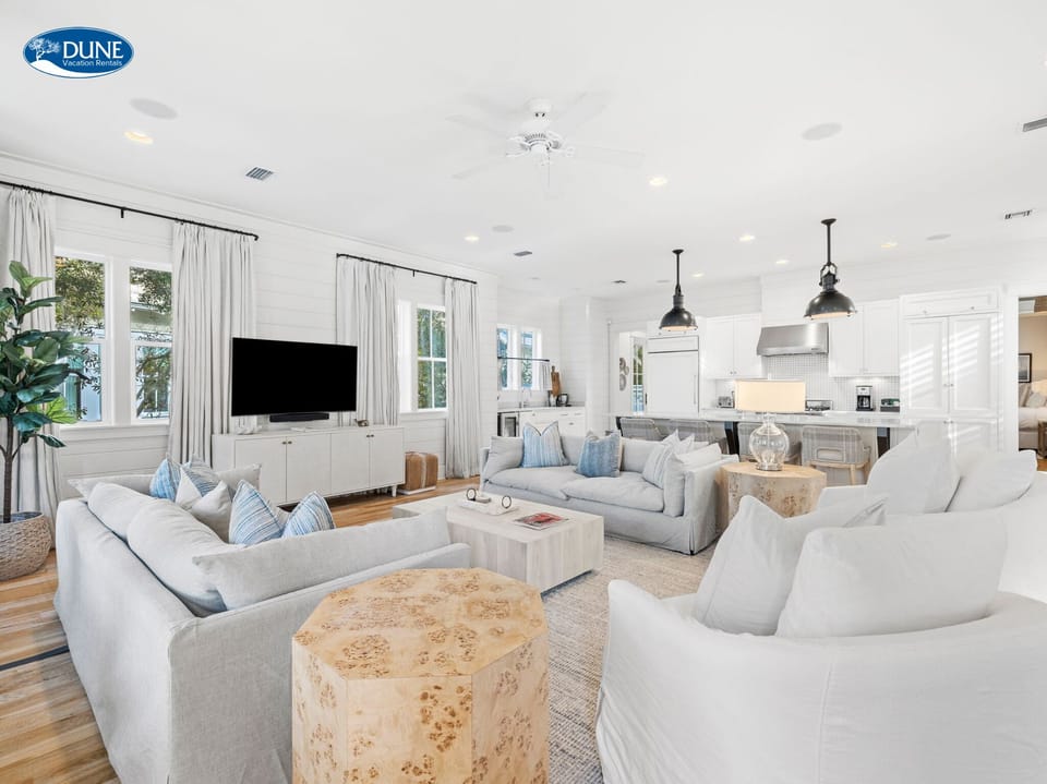 House, 5 Bedrooms | Living area