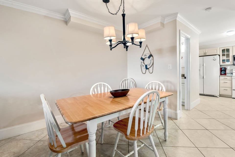 VL6: Life On A Sandbar | Bottom Level Dining Area