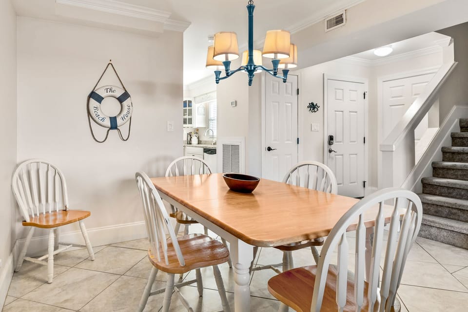 VL6: Life On A Sandbar | Bottom Level Dining Area