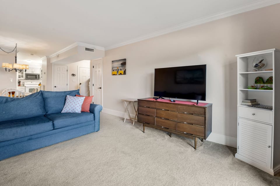VL6: Life On A Sandbar | Bottom Level Living Area