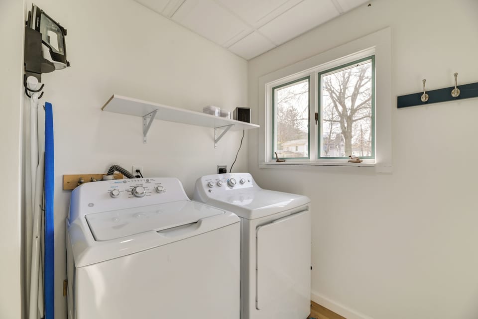 Spacious Naples Vacation Rental w/ Private Hot Tub Cottage in Finger Lakes