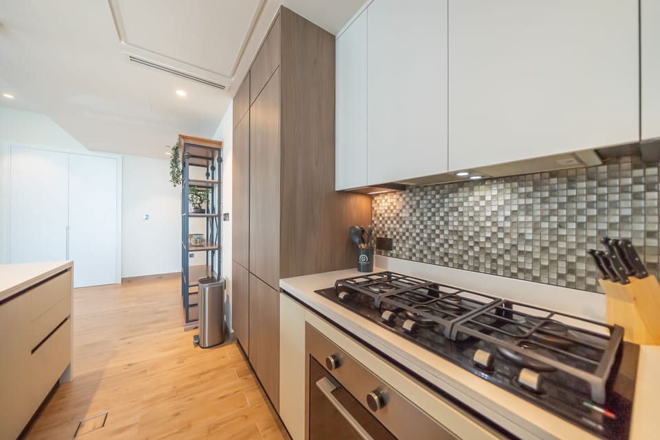 Standard Apartment | Private kitchen | Full-size fridge, microwave, oven, stovetop