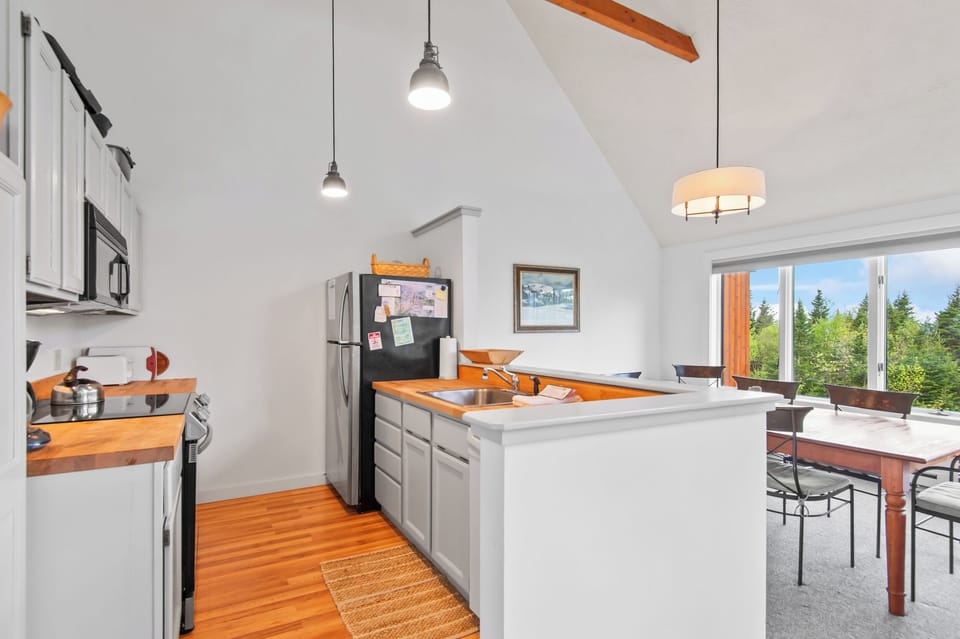 Fully equipped kitchen, including dishwasher