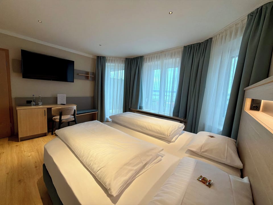 Double Room | In-room safe, blackout drapes, iron/ironing board, free WiFi