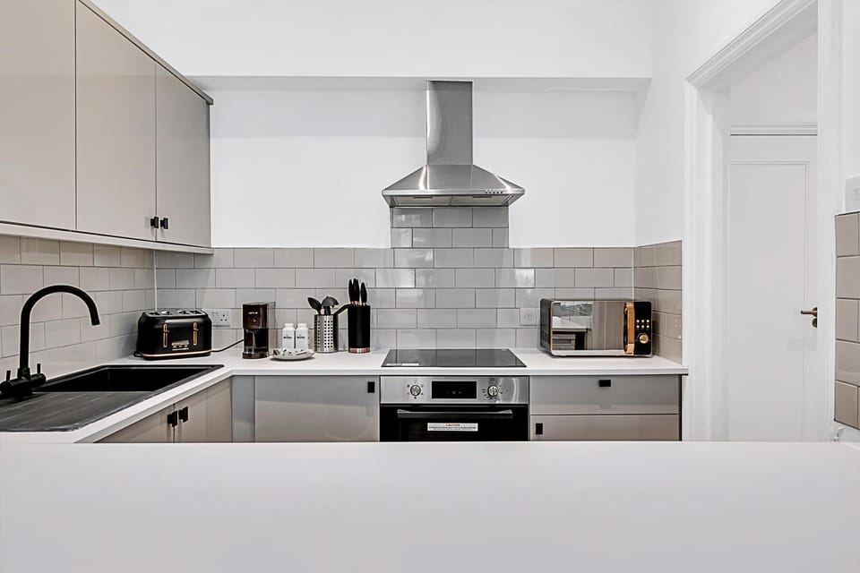 Apartment | Private kitchen | Fridge, microwave, oven, stovetop