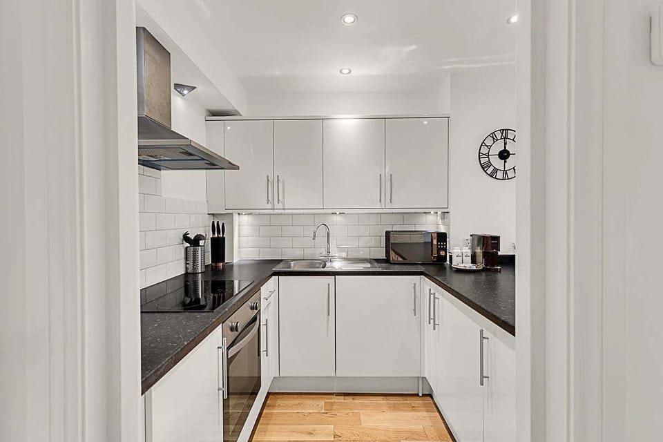 Apartment | Private kitchen | Fridge, microwave, oven, stovetop