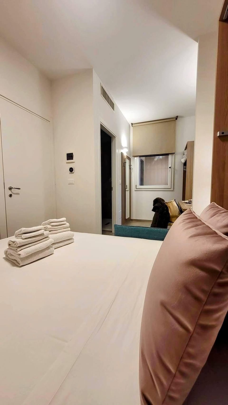 Basic Room | In-room safe, desk, blackout drapes, soundproofing