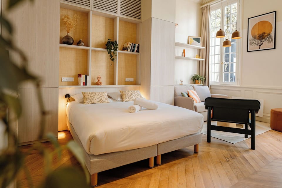 Double or Twin Room, 1 Queen Bed with Sofa bed | Premium bedding, blackout drapes, iron/ironing board (on request)