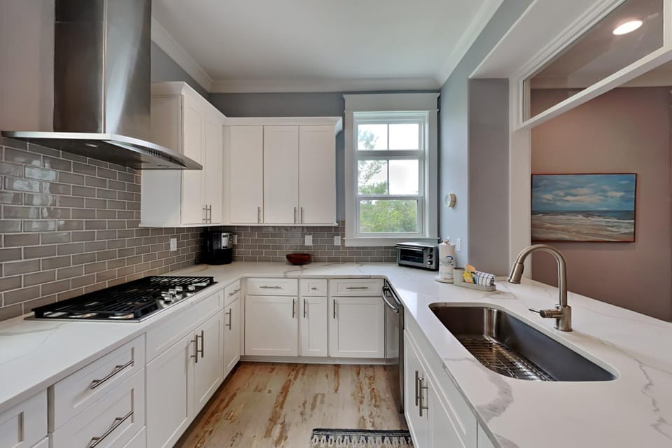 House, Multiple Beds, Patio | Private kitchen | Fridge, microwave, oven, stovetop