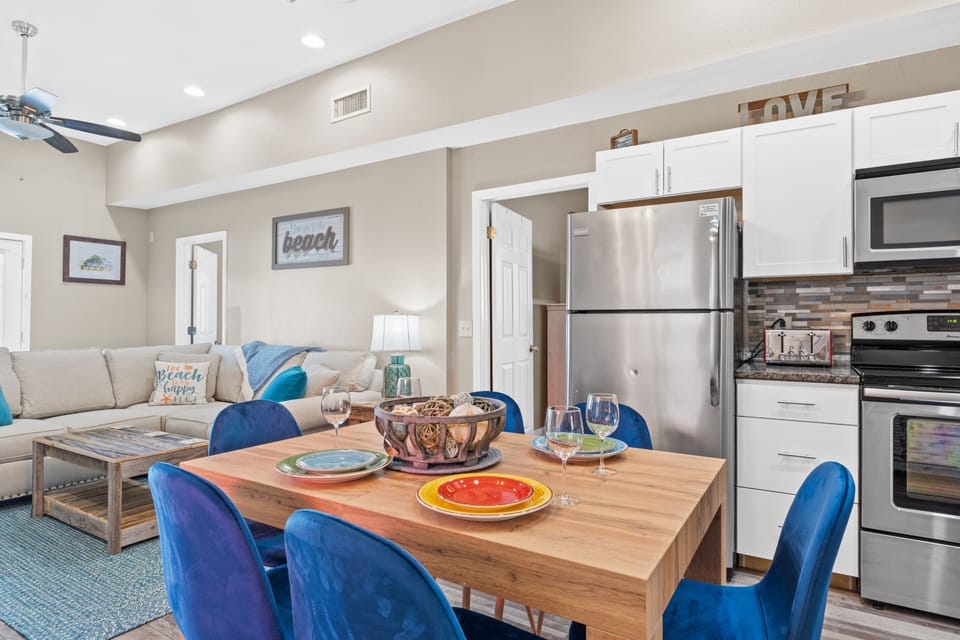 House, 4 Bedrooms | In-room dining