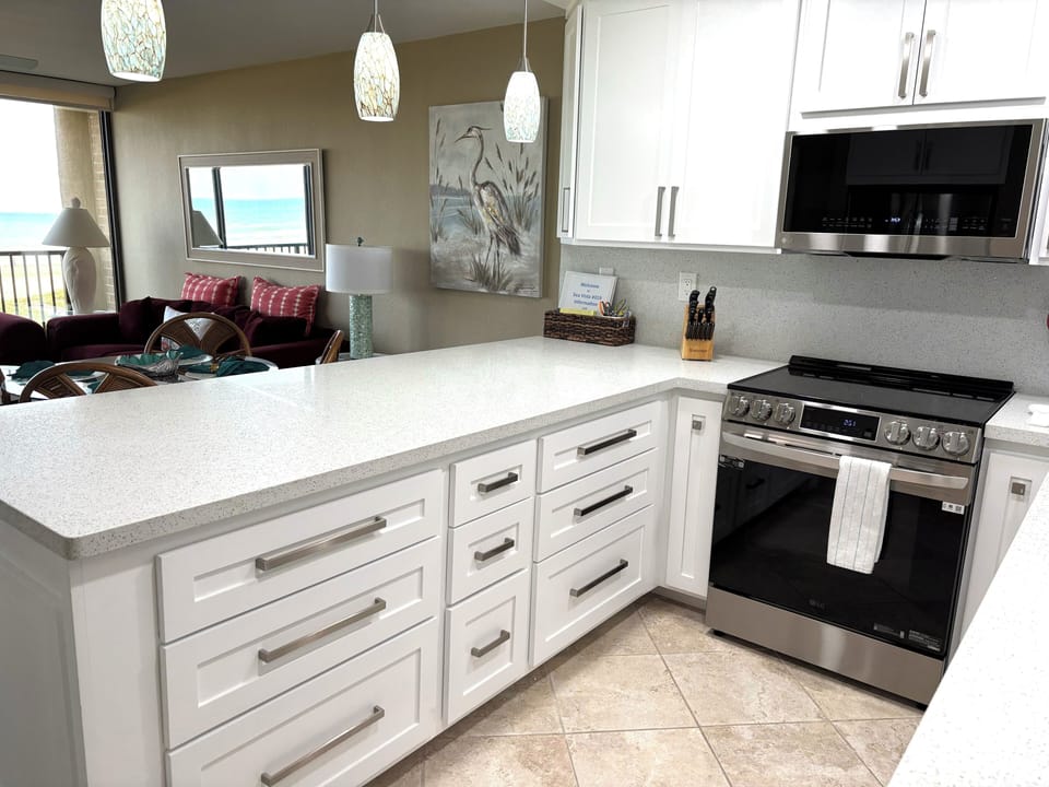 Kitchen has many conveniences including a filtered drinking water system.