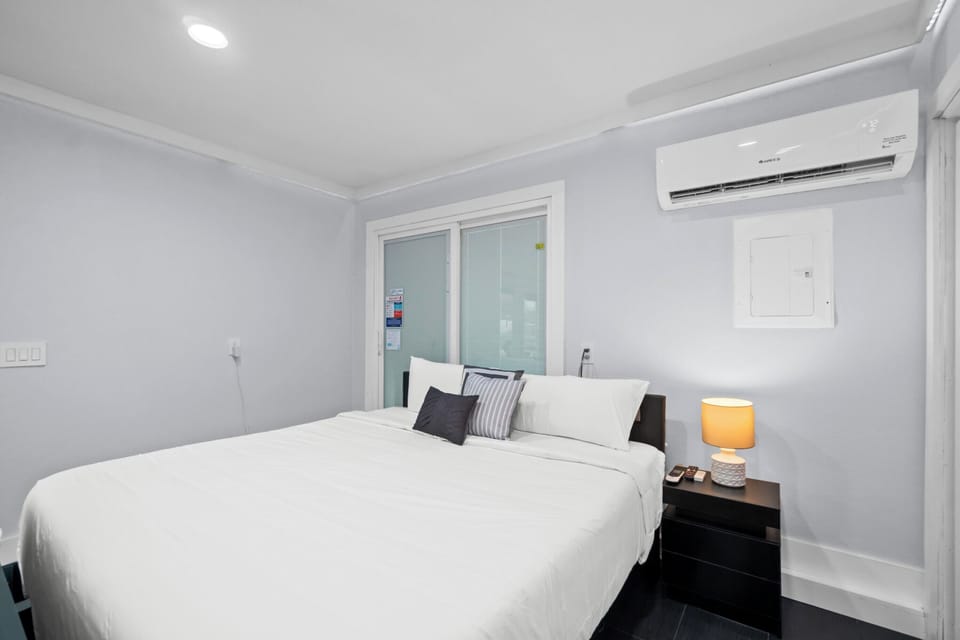 Standard Studio | Free WiFi, bed sheets