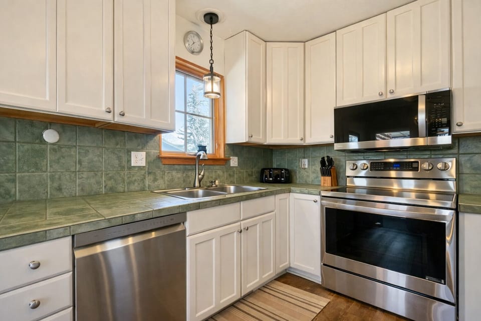 House, Multiple Beds, Patio, Mountain View (2625 Hanover Drive) | Private kitchen | Fridge, microwave, oven, stovetop
