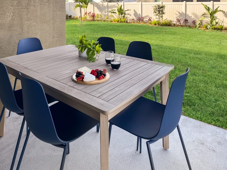 [Outdoor Patio] Covered patio with outdoor dining for 8 (table expands, extra chairs in garage)