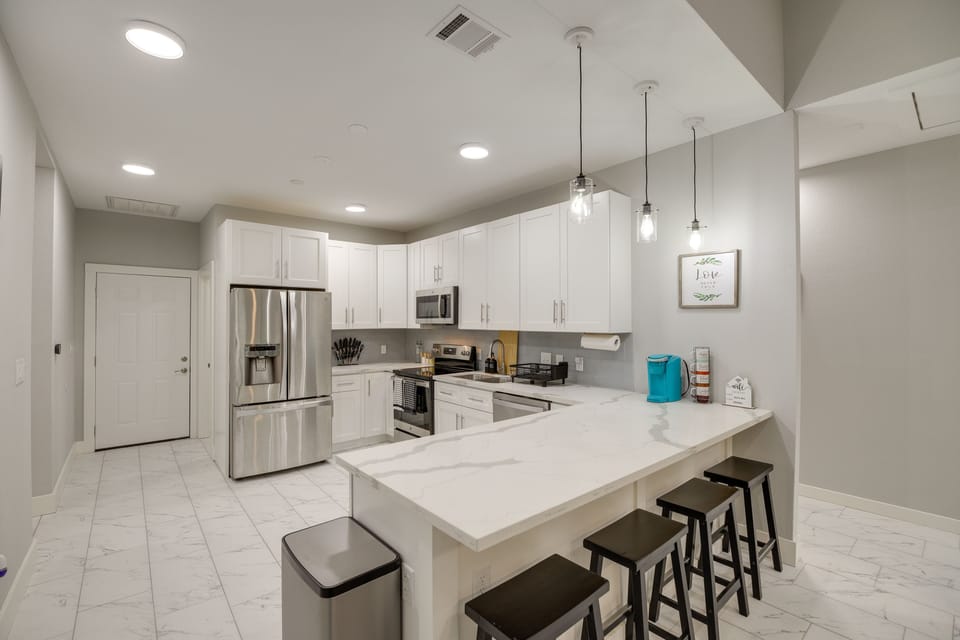 Kitchen | Cooking Basics | Coffee Maker | Trash Bags & Paper Towels Provided