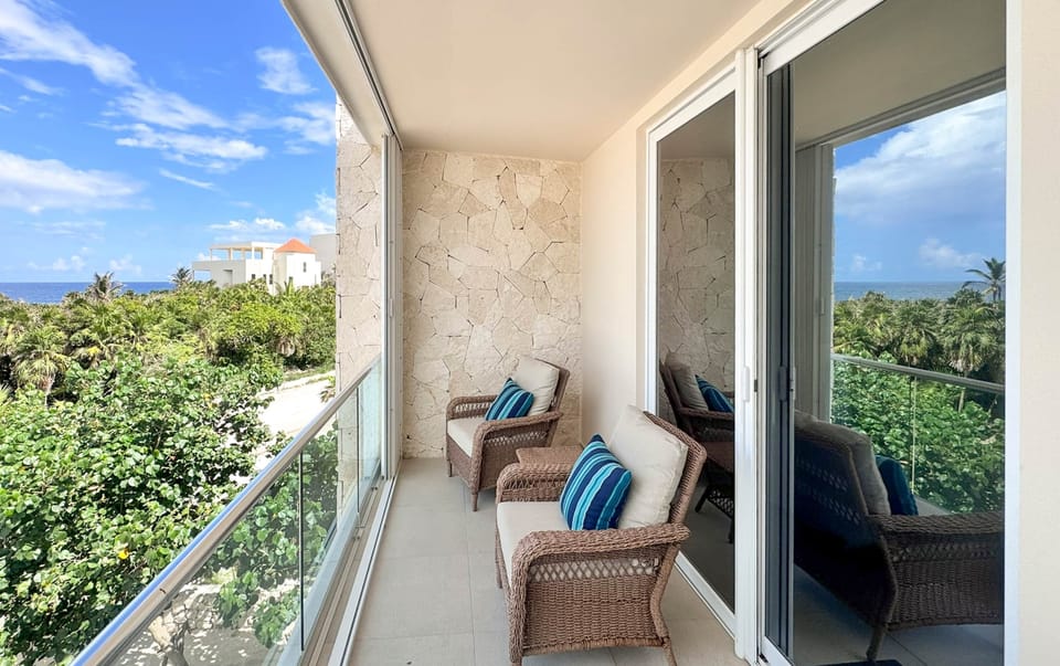 Sit and relax on your balcony and enjoy the sparkling blue waters of the Riviera Maya.