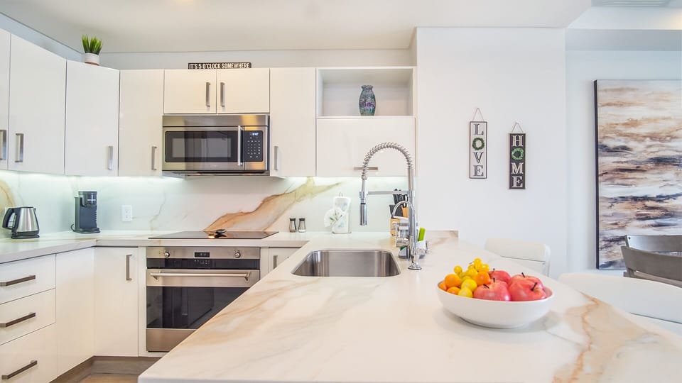 Fully equipped kitchen.