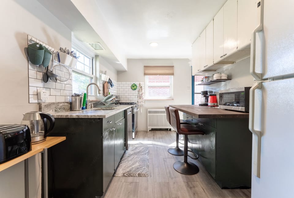 Fully equipped kitchen with all the kitchenware