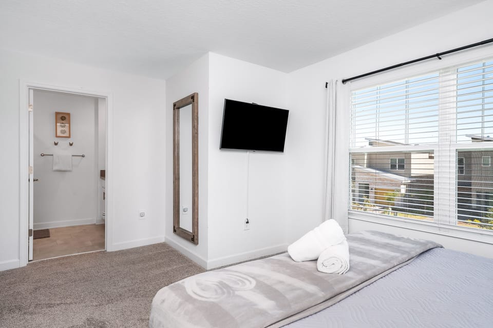 2nd Floor King 2 Master with Ensuite