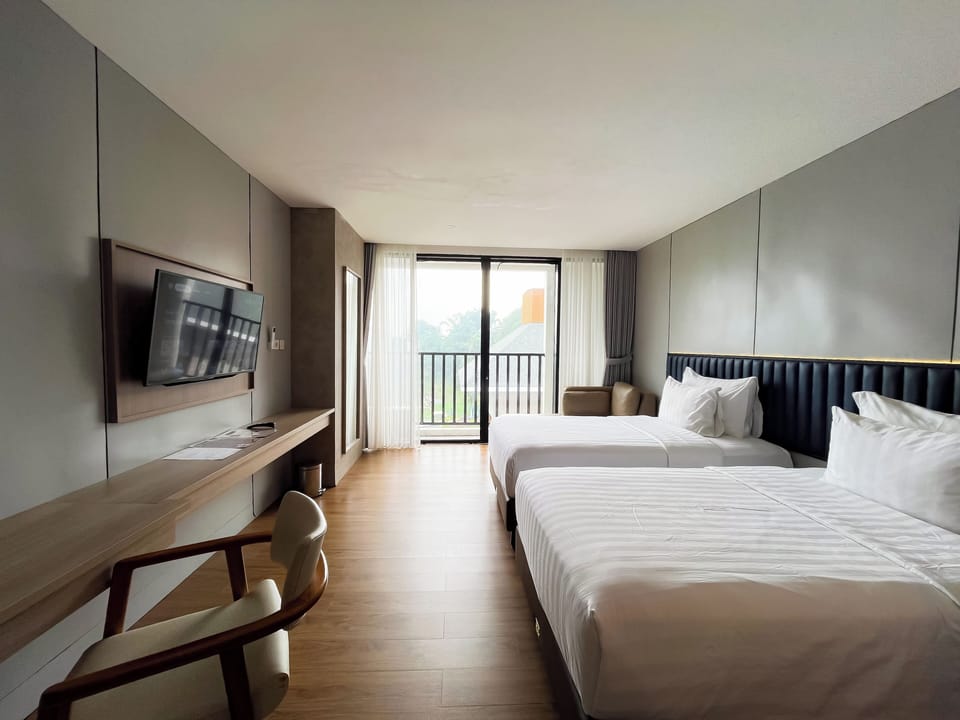 Executive Twin Room, 2 Twin Beds | Laptop workspace, free WiFi, bed sheets