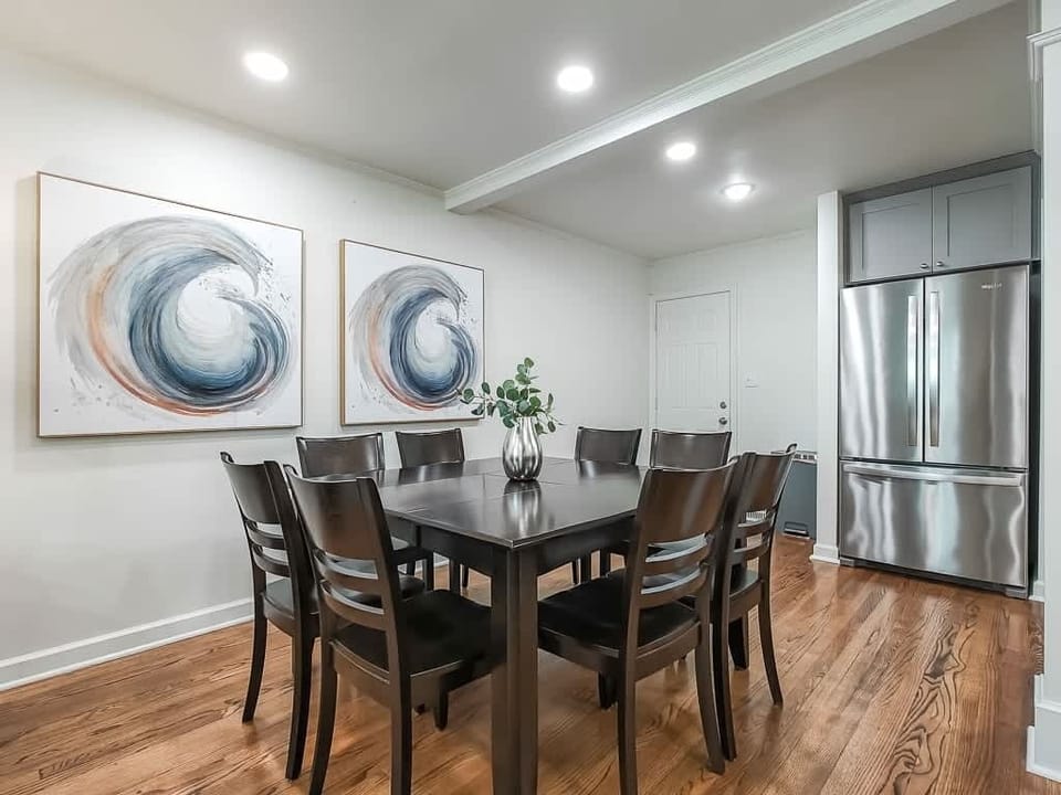 Dining for 8
