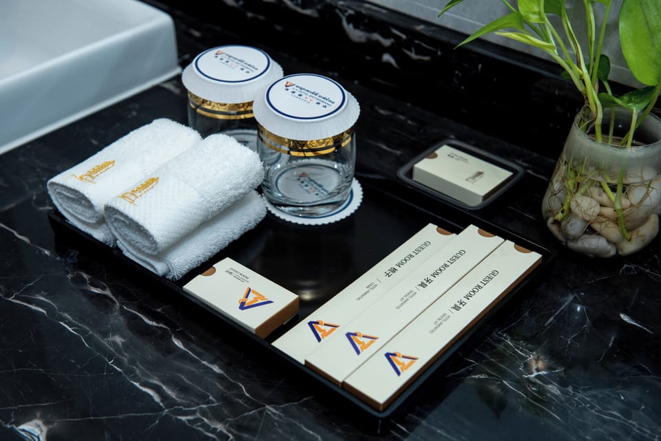 Luxury Suite, City View | Room amenity