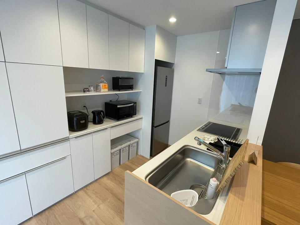 Comfort Villa | Private kitchen | Full-size fridge, microwave, electric kettle, toaster