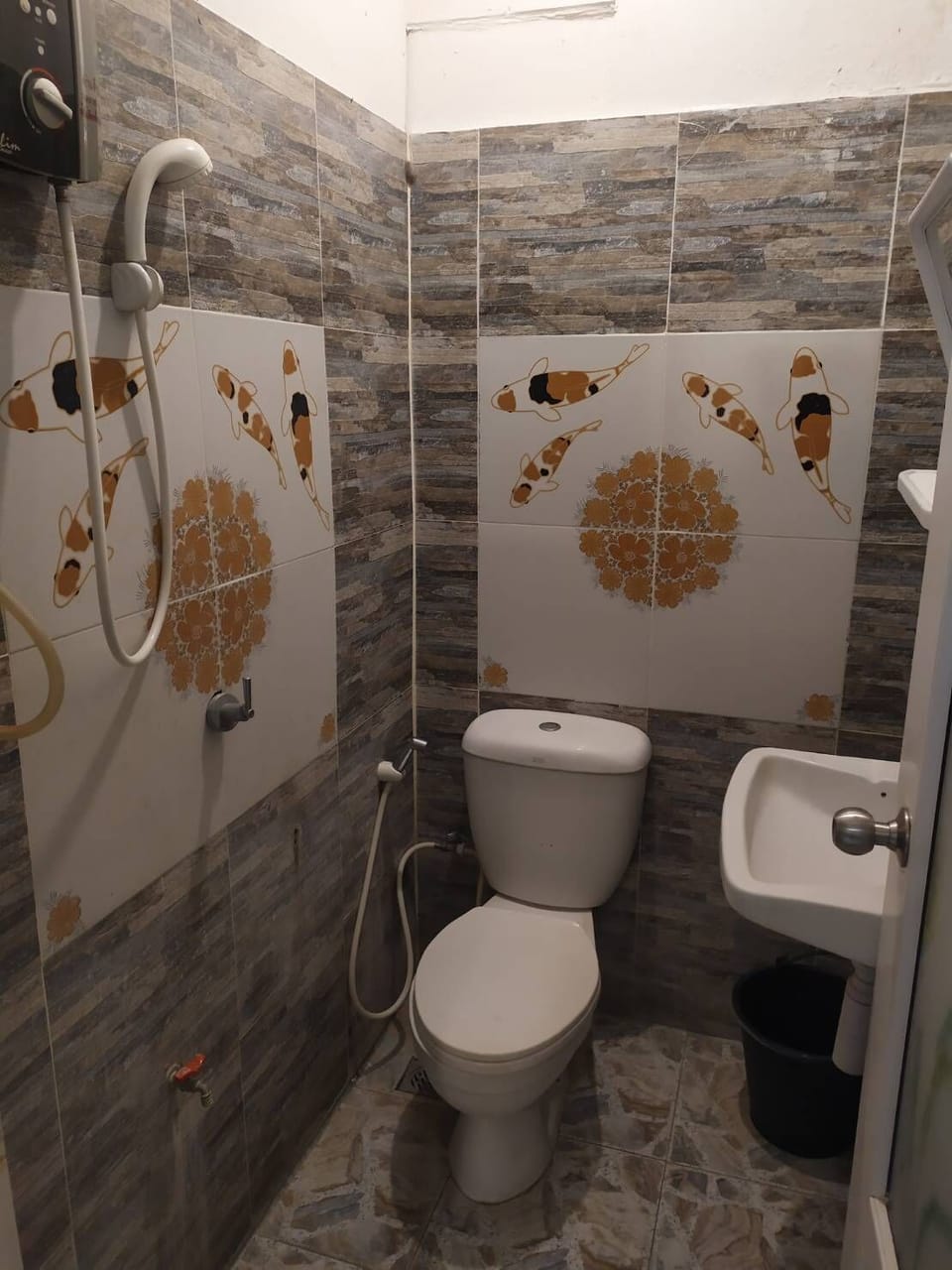 Basic Room | Bathroom