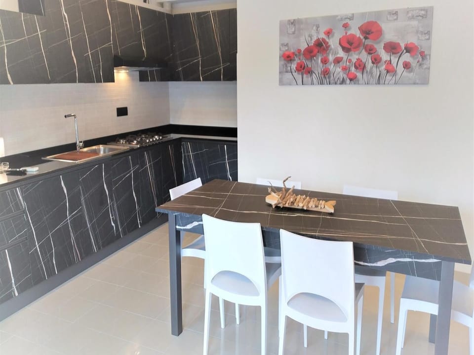 Villa, 2 Bedrooms, Garden View | Dining room