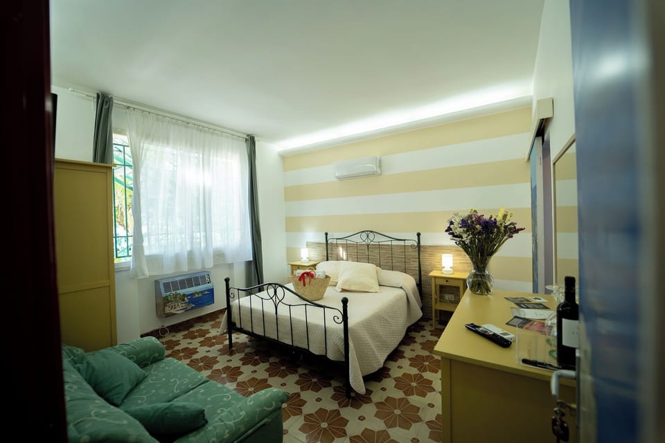 Room, 1 Bedroom, Smoking, Patio | 1 bedroom