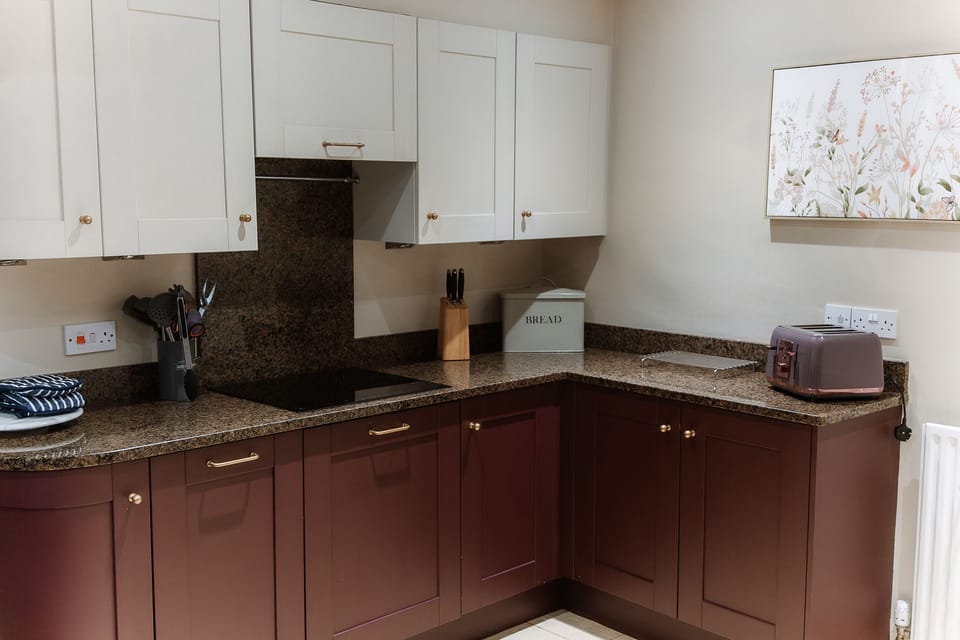 Cottage | Private kitchen | Fridge, dishwasher, electric kettle, toaster