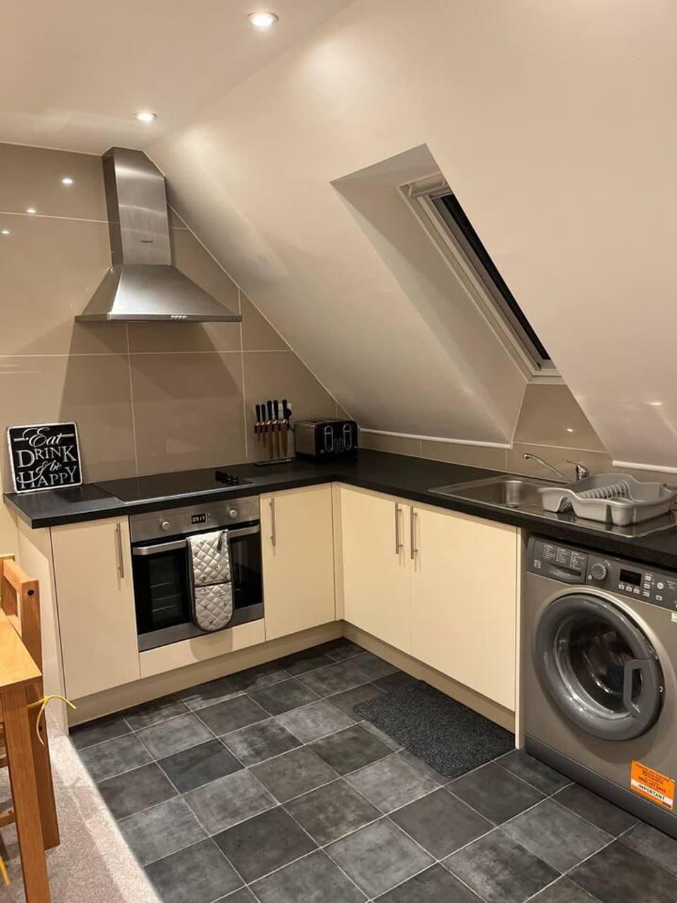 Apartment | Private kitchen | Fridge, microwave, oven, stovetop