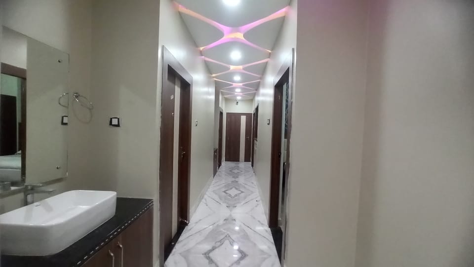 Executive Room | Bathroom | Free toiletries, bidet