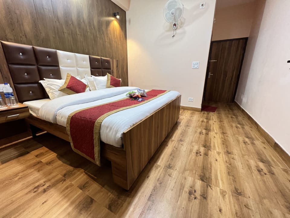 Deluxe Double Room, 1 King Bed | Premium bedding, free WiFi, bed sheets