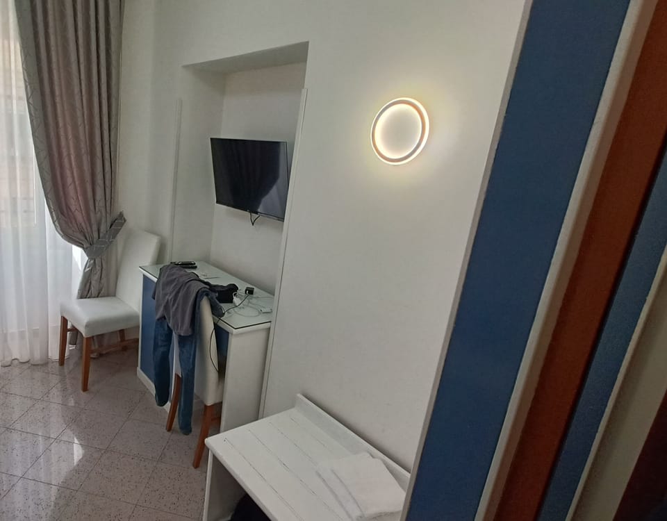 In-room safe, laptop workspace, free WiFi, bed sheets