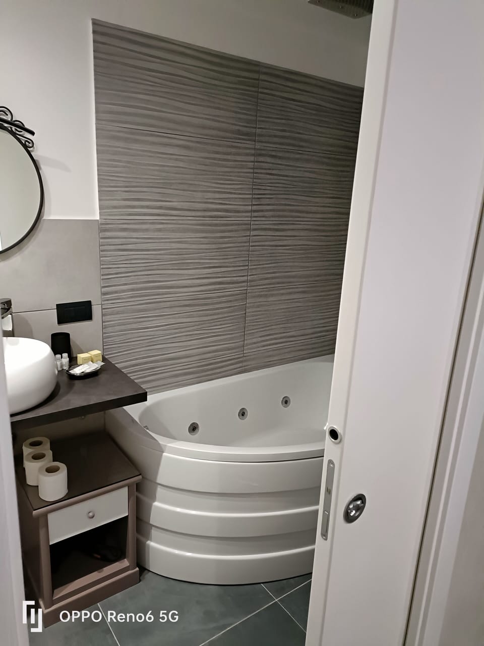 City Suite | In-room safe, laptop workspace, free WiFi, bed sheets