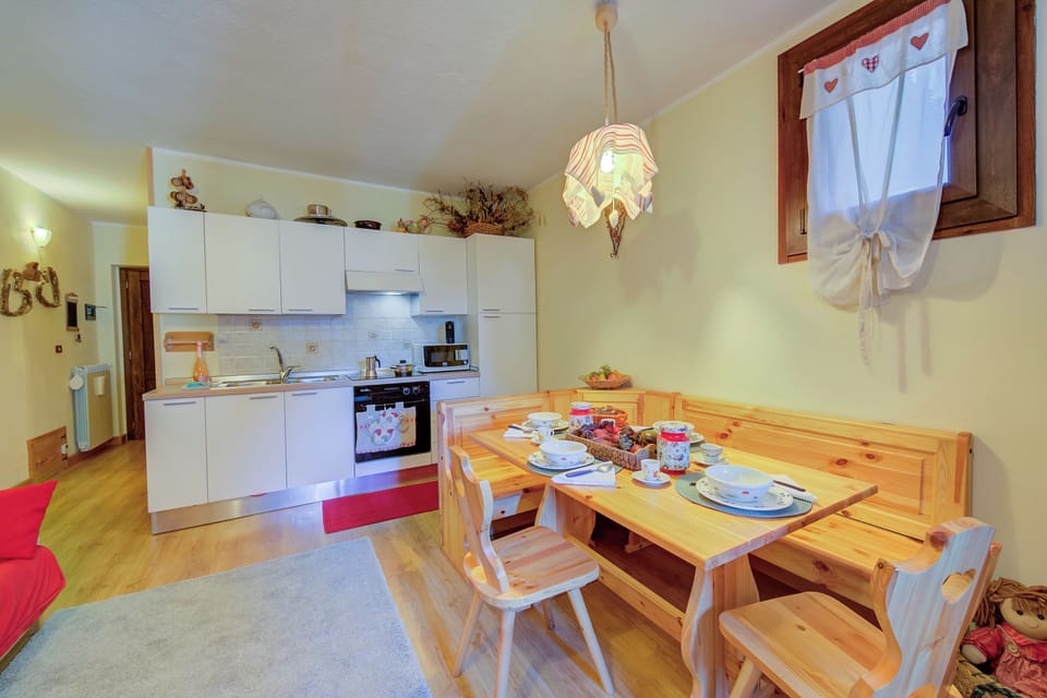 Family Studio (Studio Grange Nest Ski & Relax) | Private kitchen | Fridge, microwave, oven, stovetop