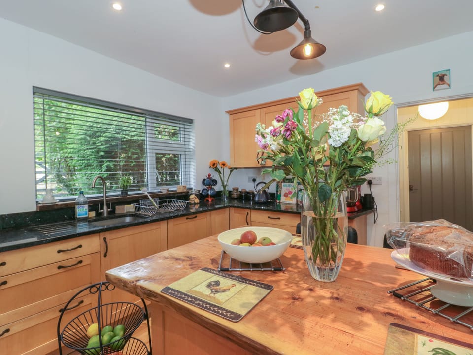 Fridge, dishwasher, electric kettle, toaster