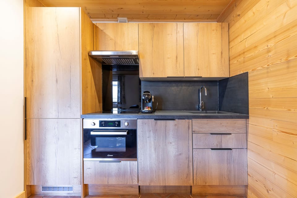 Apartment, Ensuite (au cœur de Megève ) | Private kitchenette | Fridge, microwave, oven, stovetop