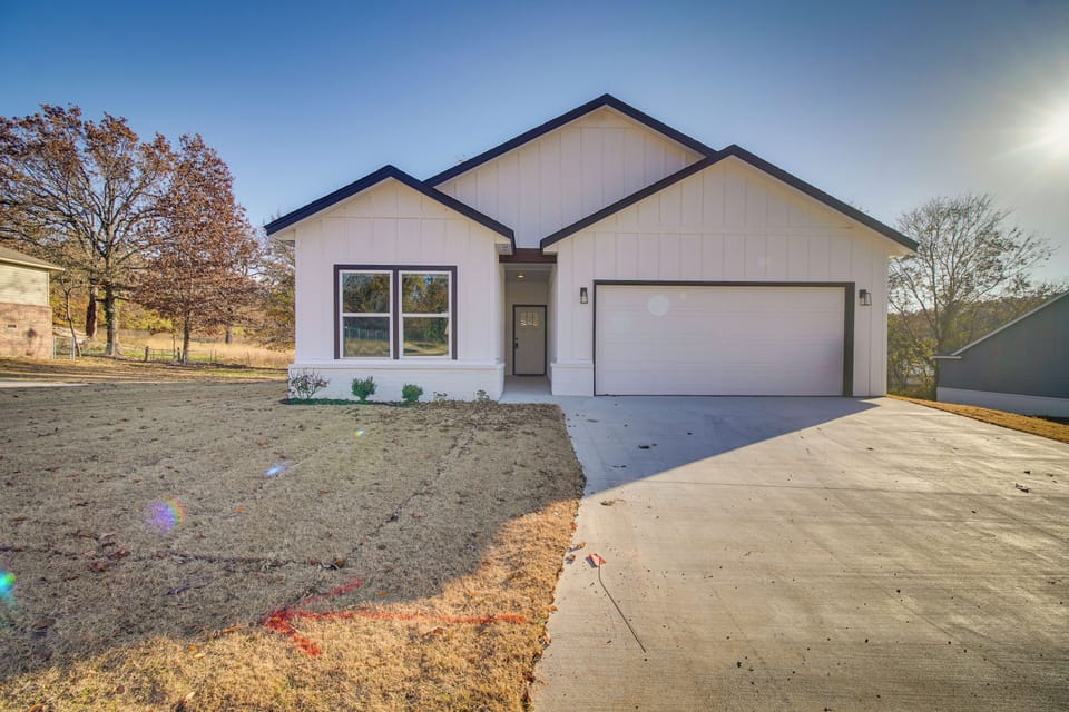 Near Grand Lake: Charming Grove Home w/ Deck Cottage in Grove
